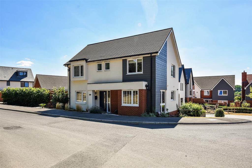Oxlease Meadows, Romsey, Hampshire 4 bed detached house - £725,000 Oxlease Meadows, Romsey, Hampshire 4 bed detached house - £725,000